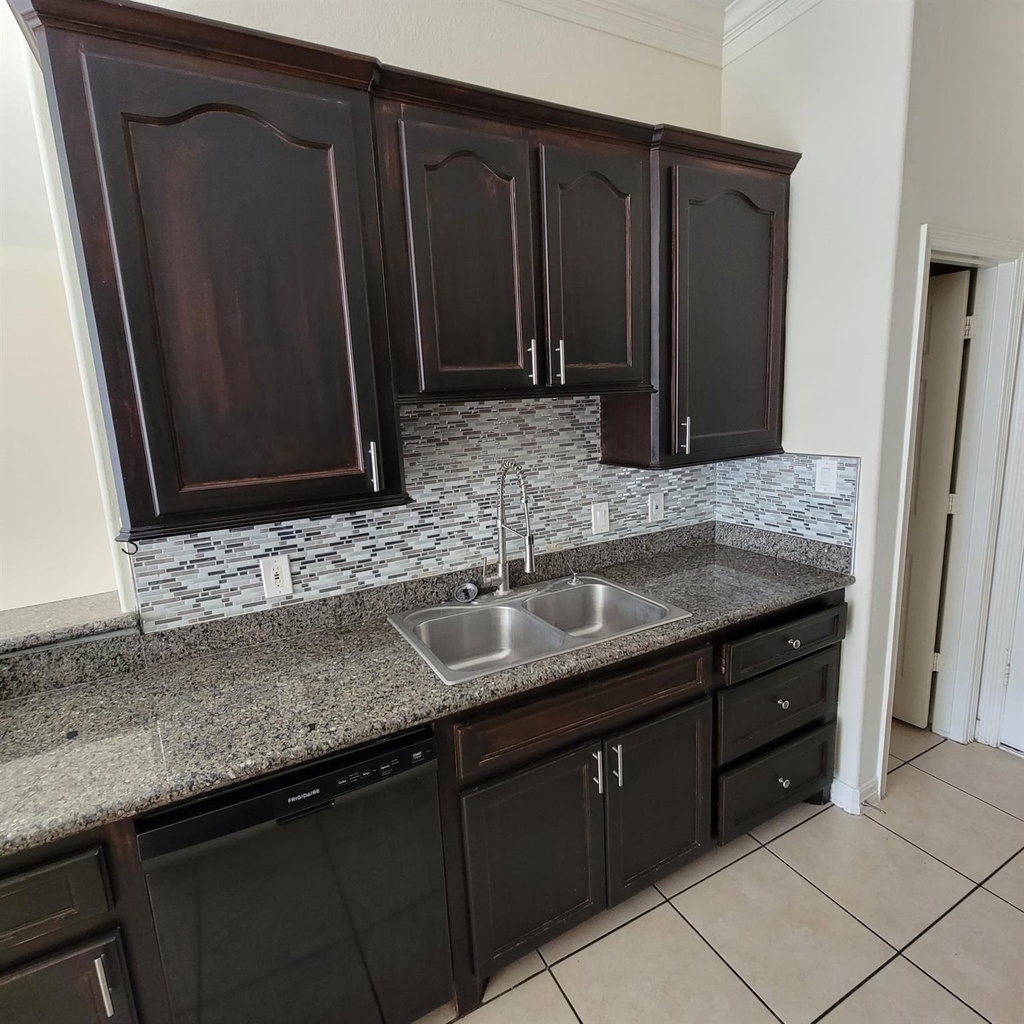 16020 Fountainview Drive - Photo 6