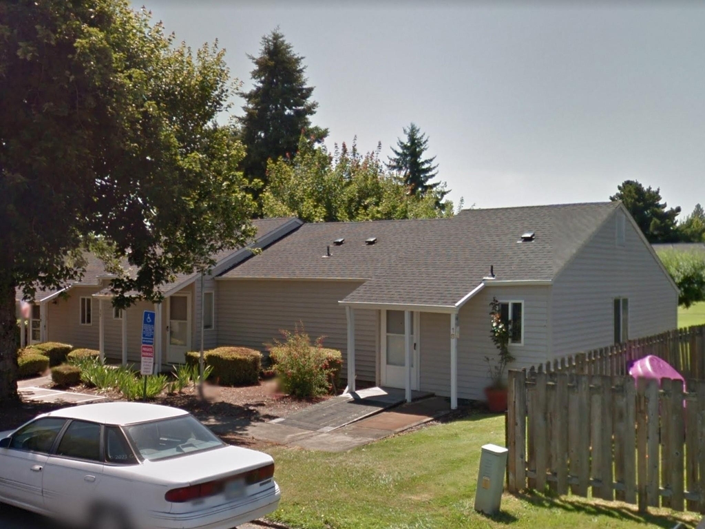 615 W Heintz St - Photo 2