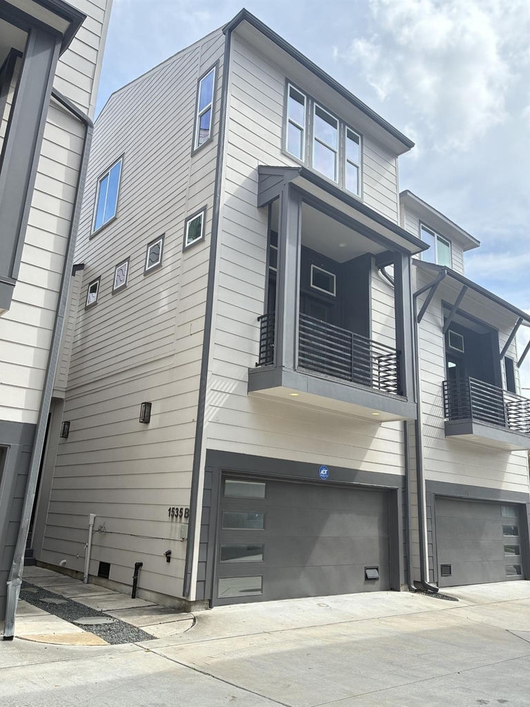 1535 W 24th Street - Photo 1