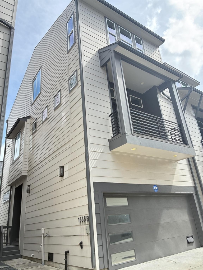 1535 W 24th Street - Photo 0