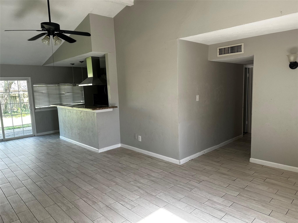 635 Jeff Davis - Photo 2