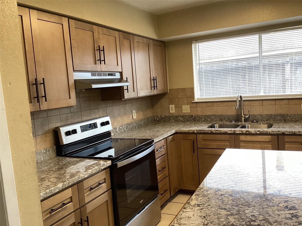 15831 Bazelbriar Lane - Photo 39