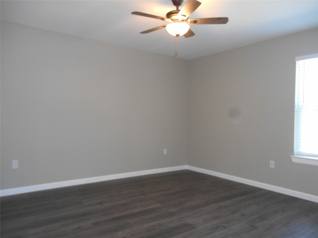 1547 Greenfield Road - Photo 4