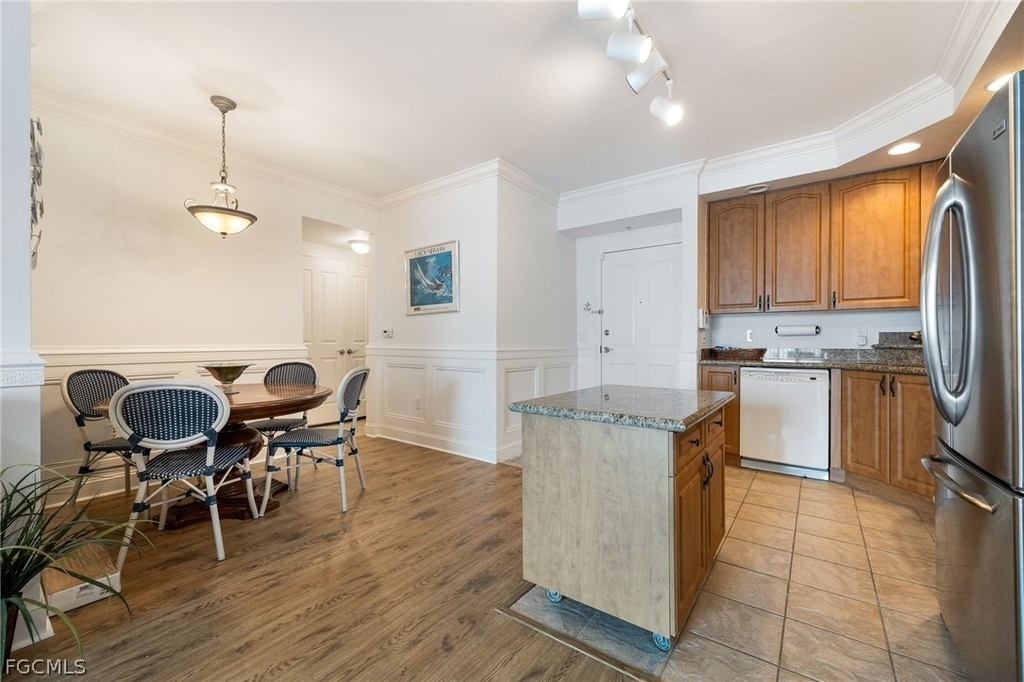 2825 Palm Beach Boulevard - Photo 9