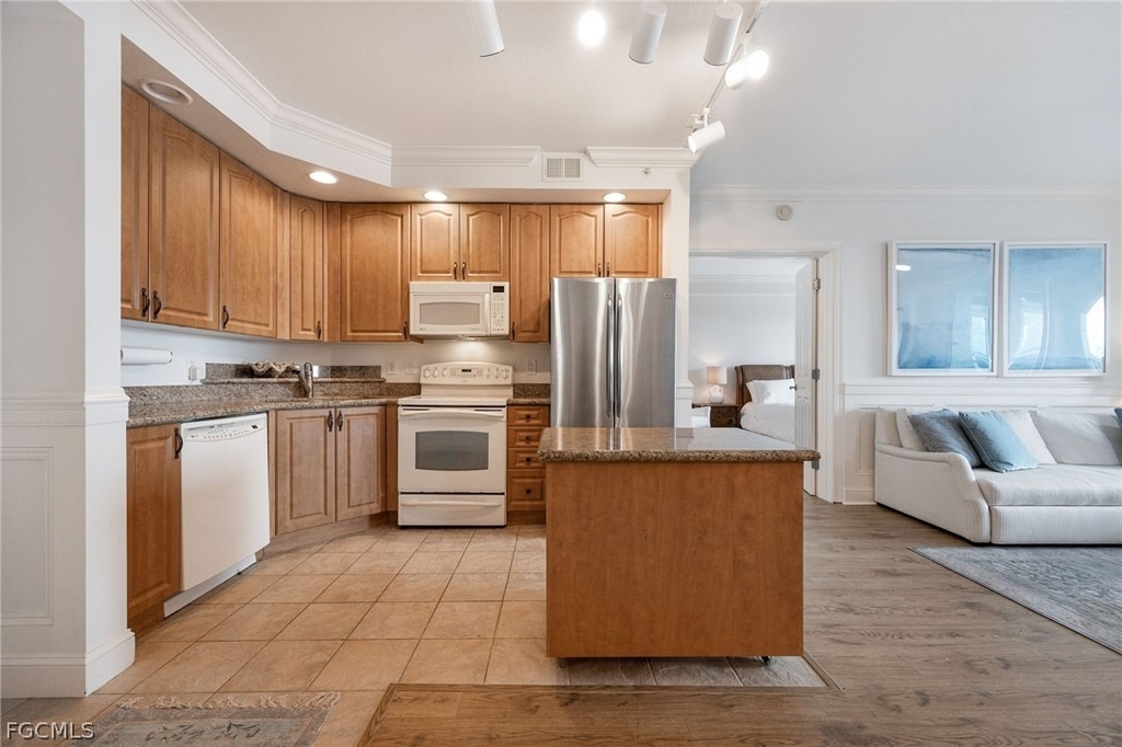 2825 Palm Beach Boulevard - Photo 5