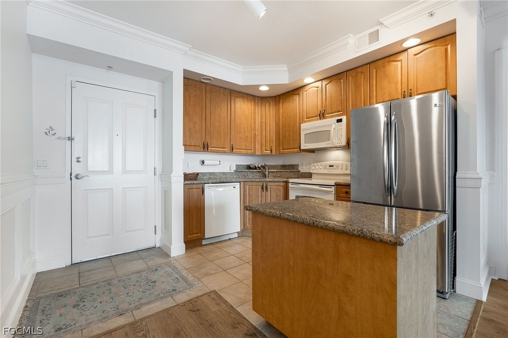 2825 Palm Beach Boulevard - Photo 3