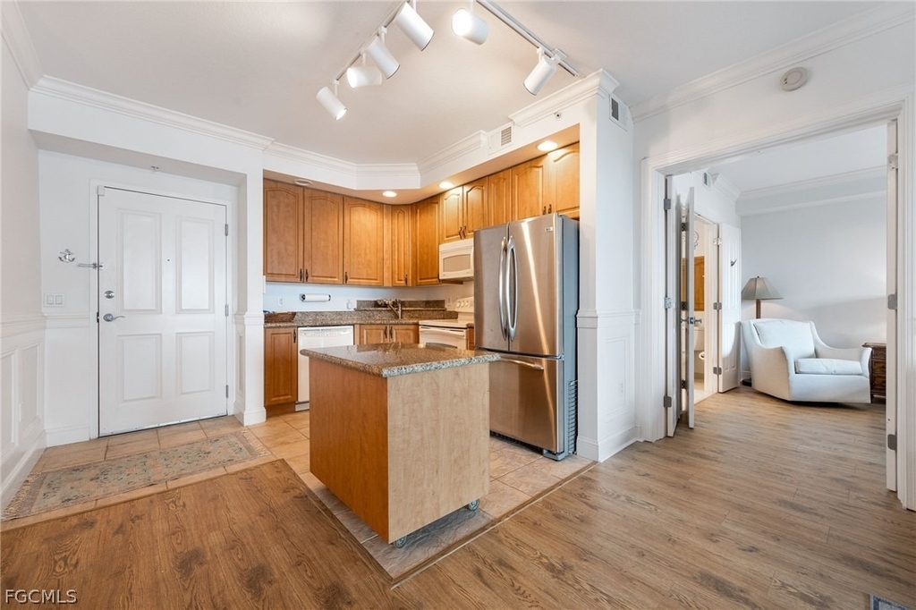 2825 Palm Beach Boulevard - Photo 4