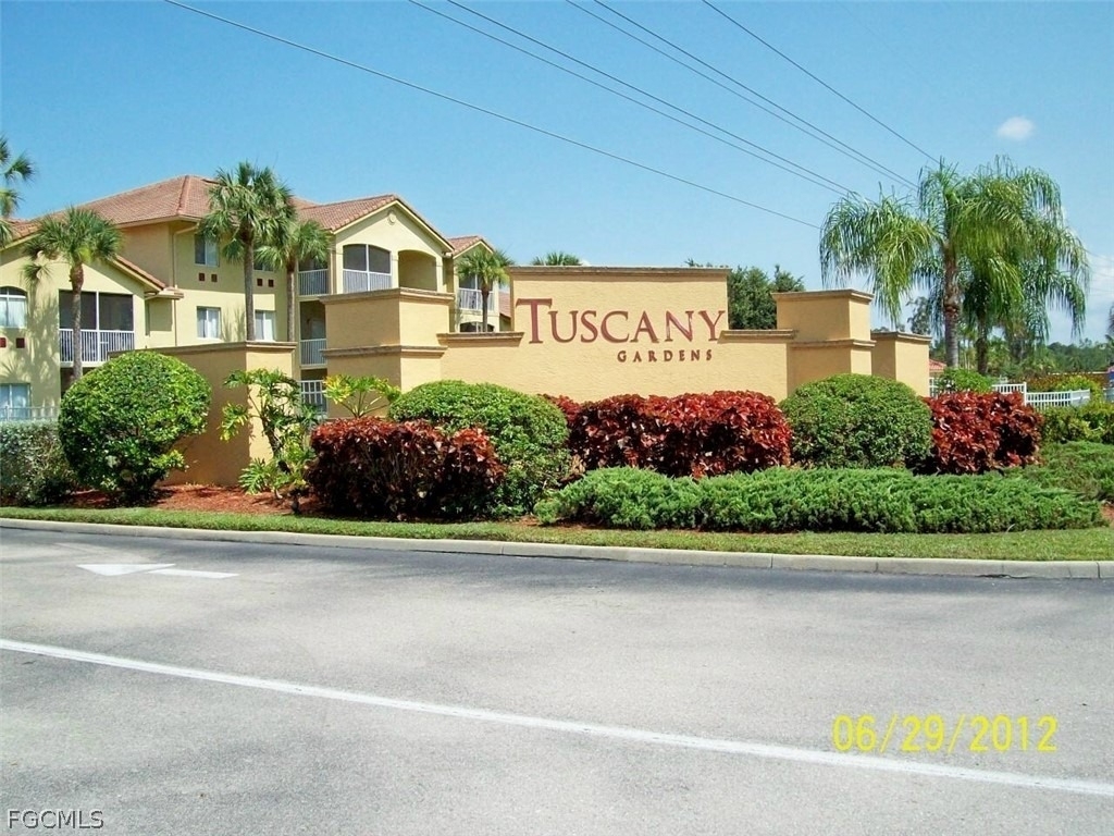 6330 Aragon Way - Photo 0