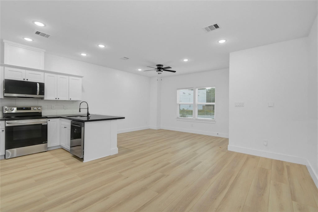 8410 Sunnyhill Street - Photo 10