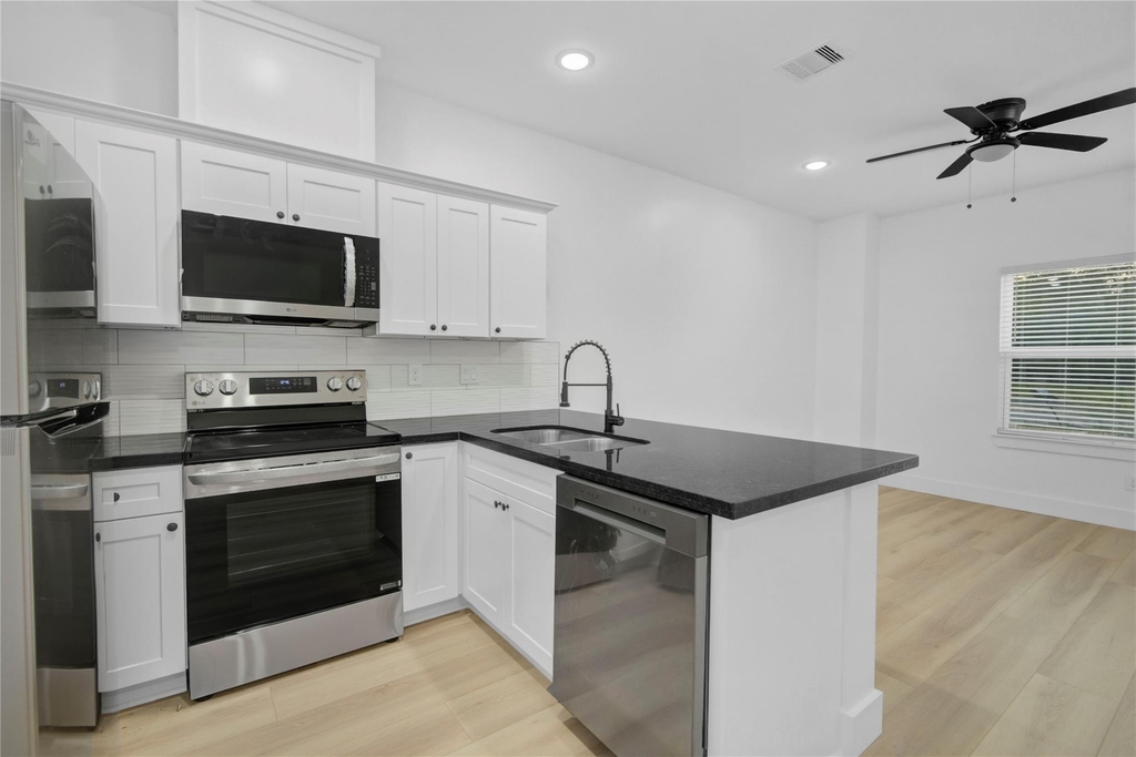 8410 Sunnyhill Street - Photo 9
