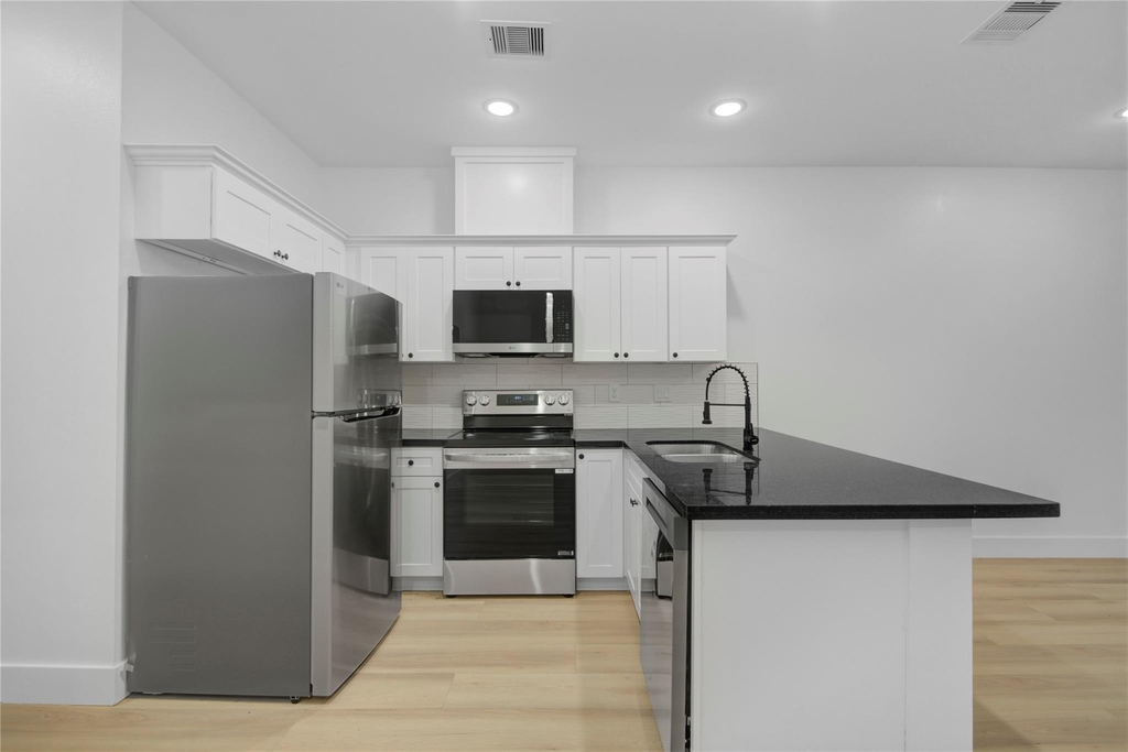 8410 Sunnyhill Street - Photo 8