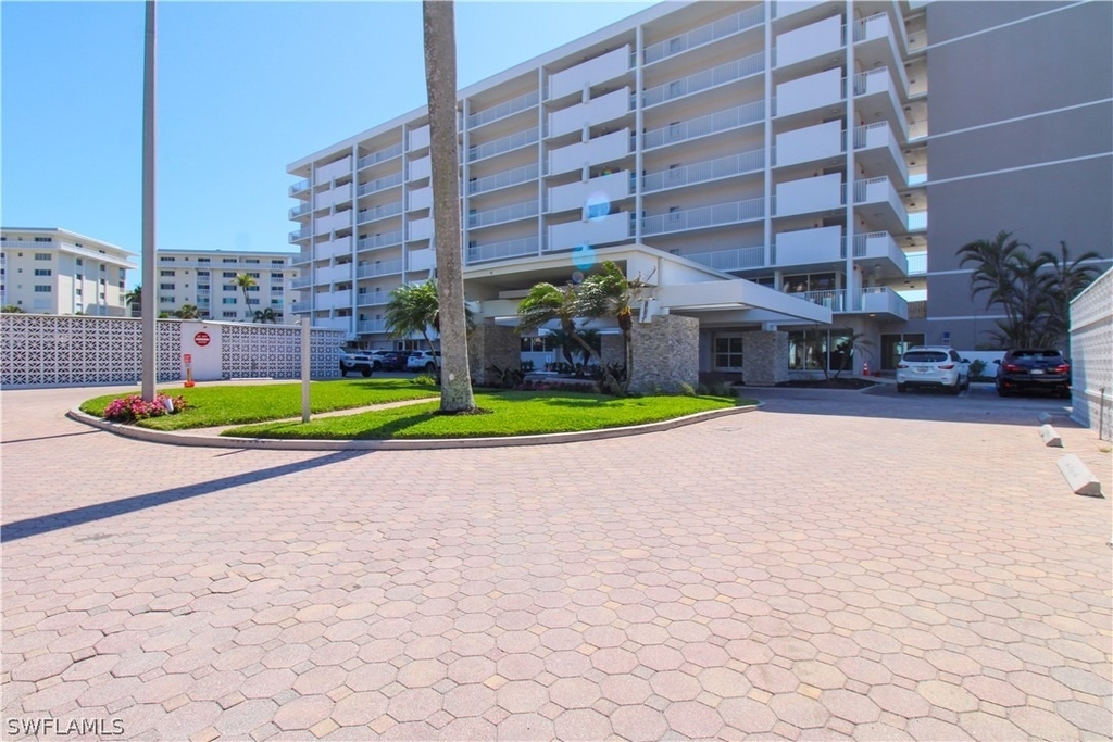 3443 Gulf Shore Boulevard N - Photo 3