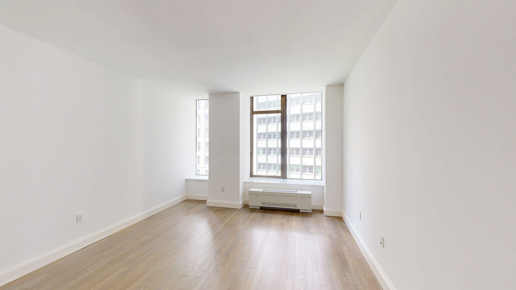 10 Hanover Square - Photo 2