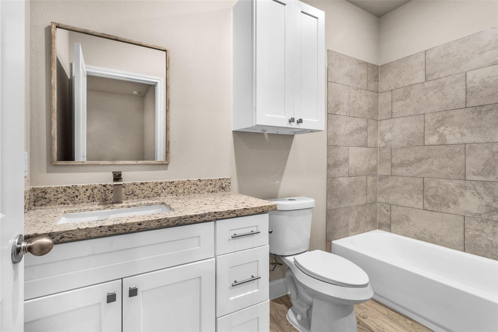 496b Golden Street - Photo 16