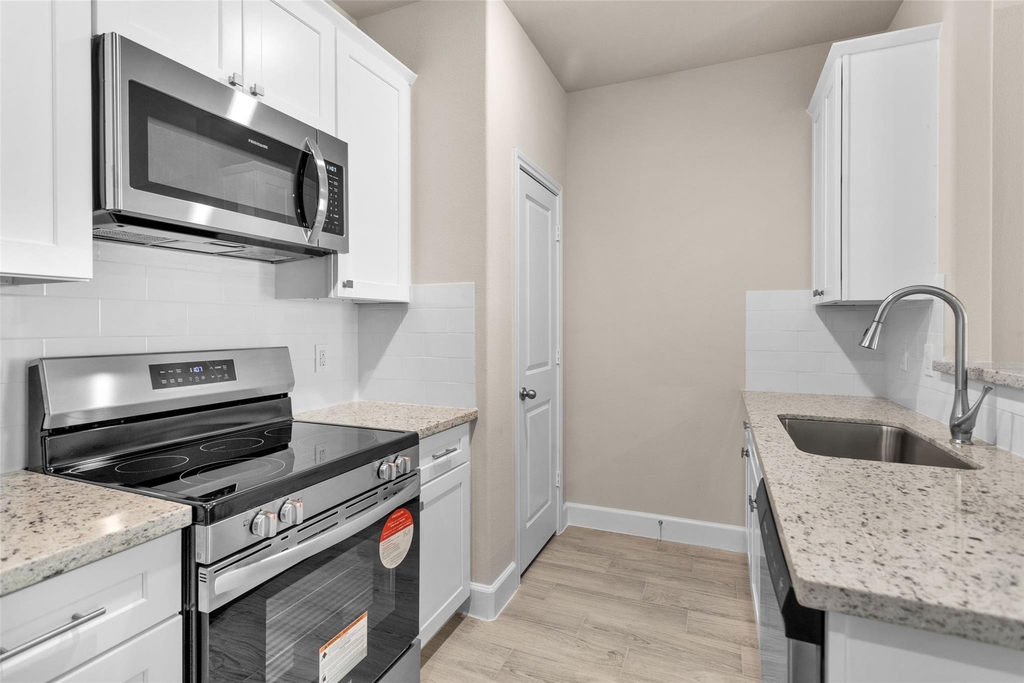 496b Golden Street - Photo 8