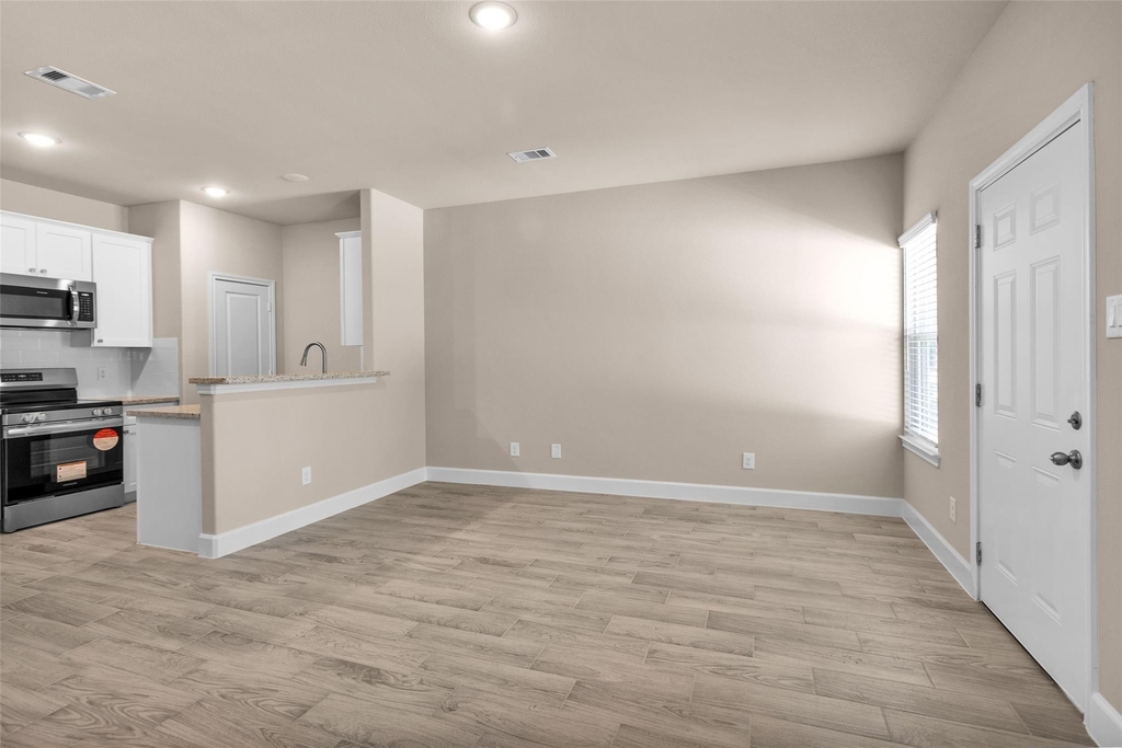 496b Golden Street - Photo 5