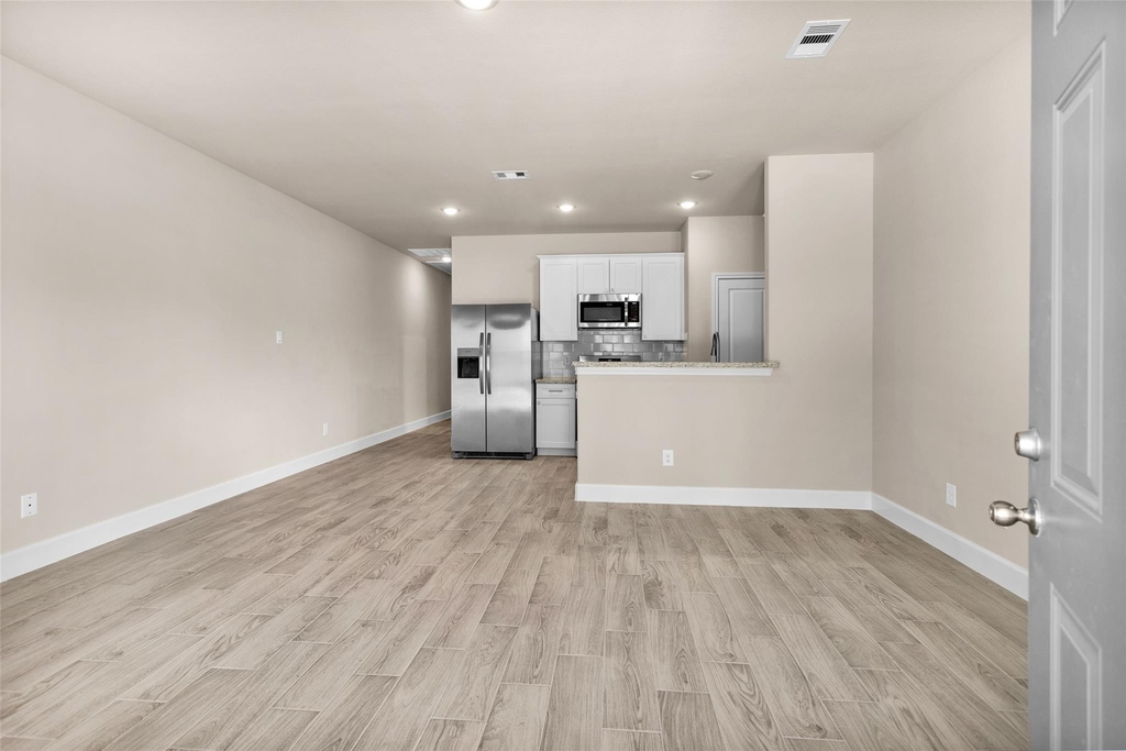 496b Golden Street - Photo 3