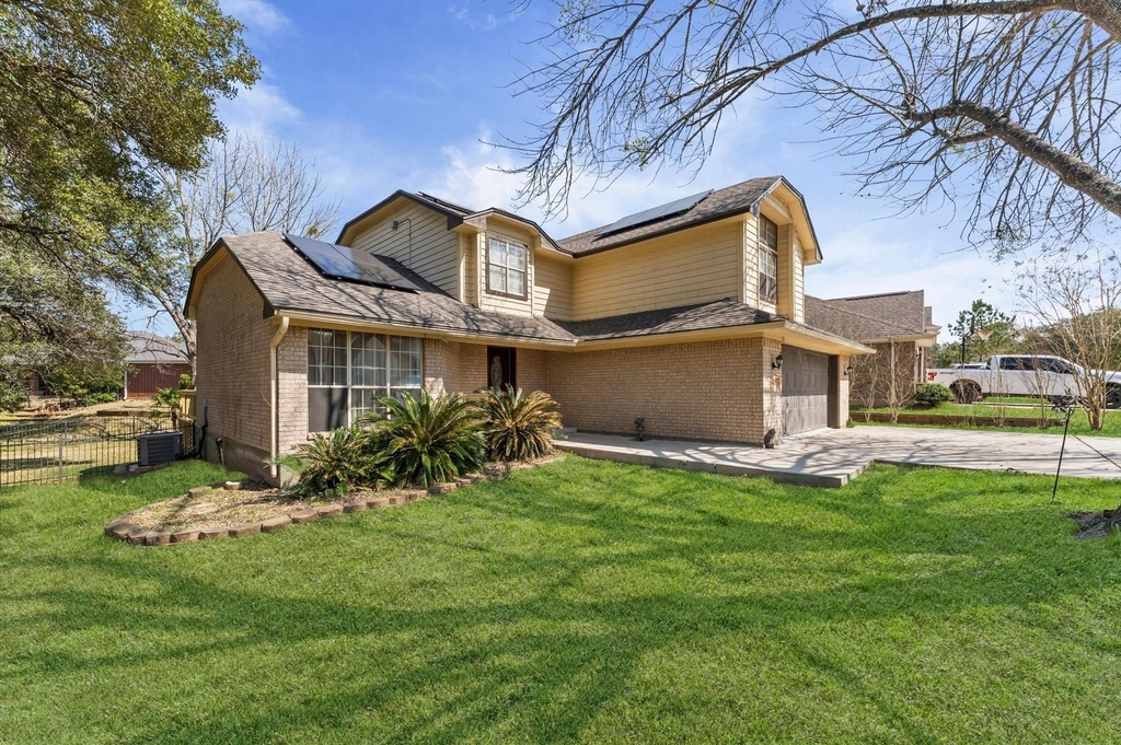 228 April Waters Drive W - Photo 4