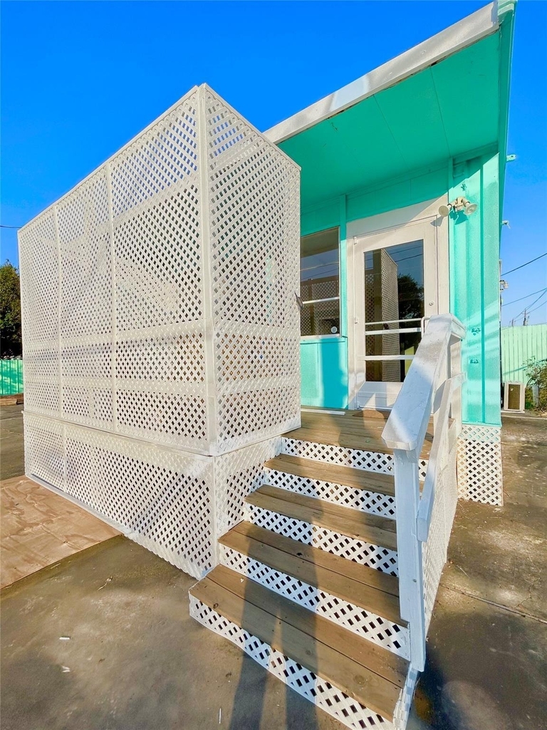 927 27th Street - Photo 0