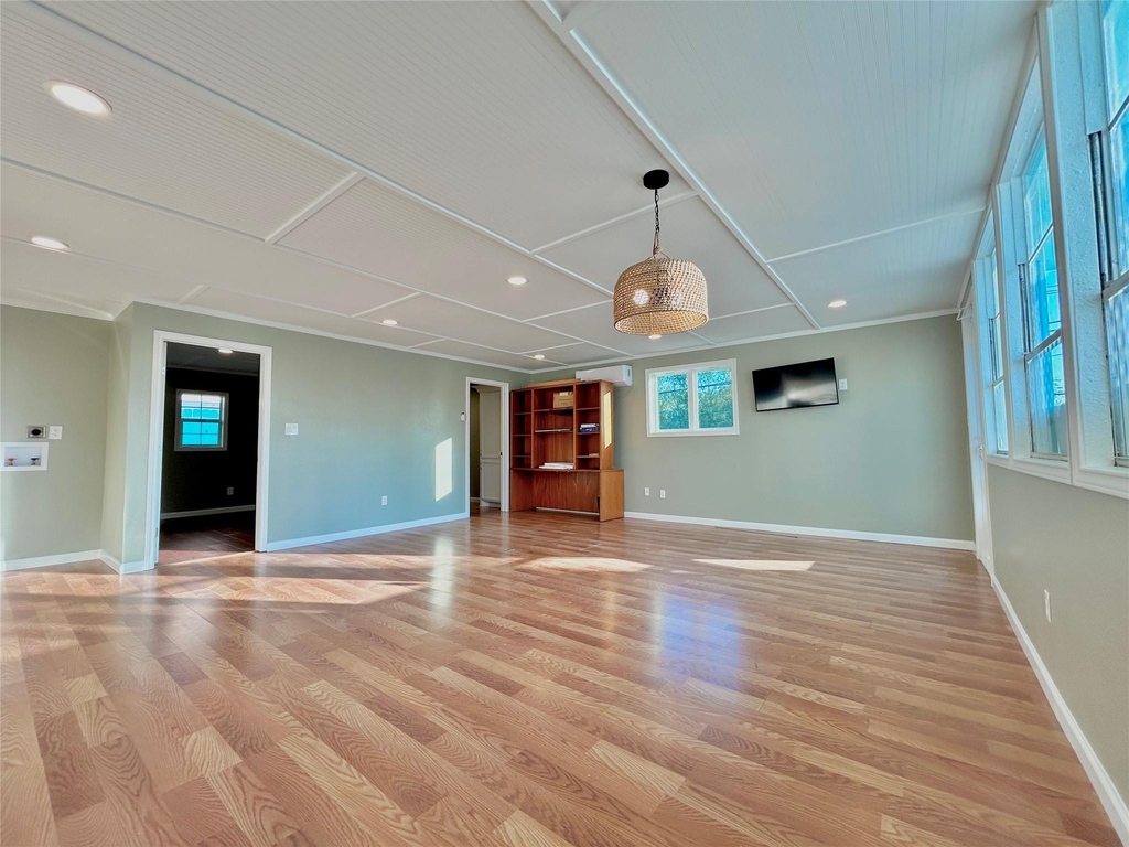 927 27th Street - Photo 17