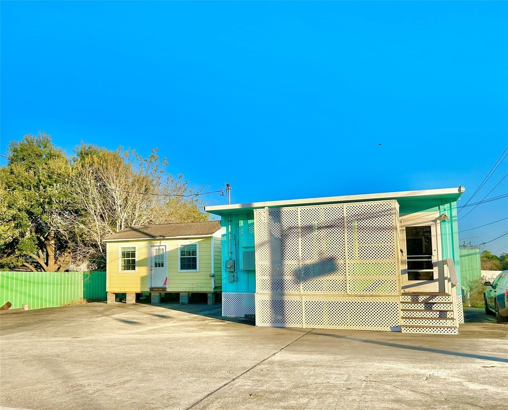 927 27th Street - Photo 1