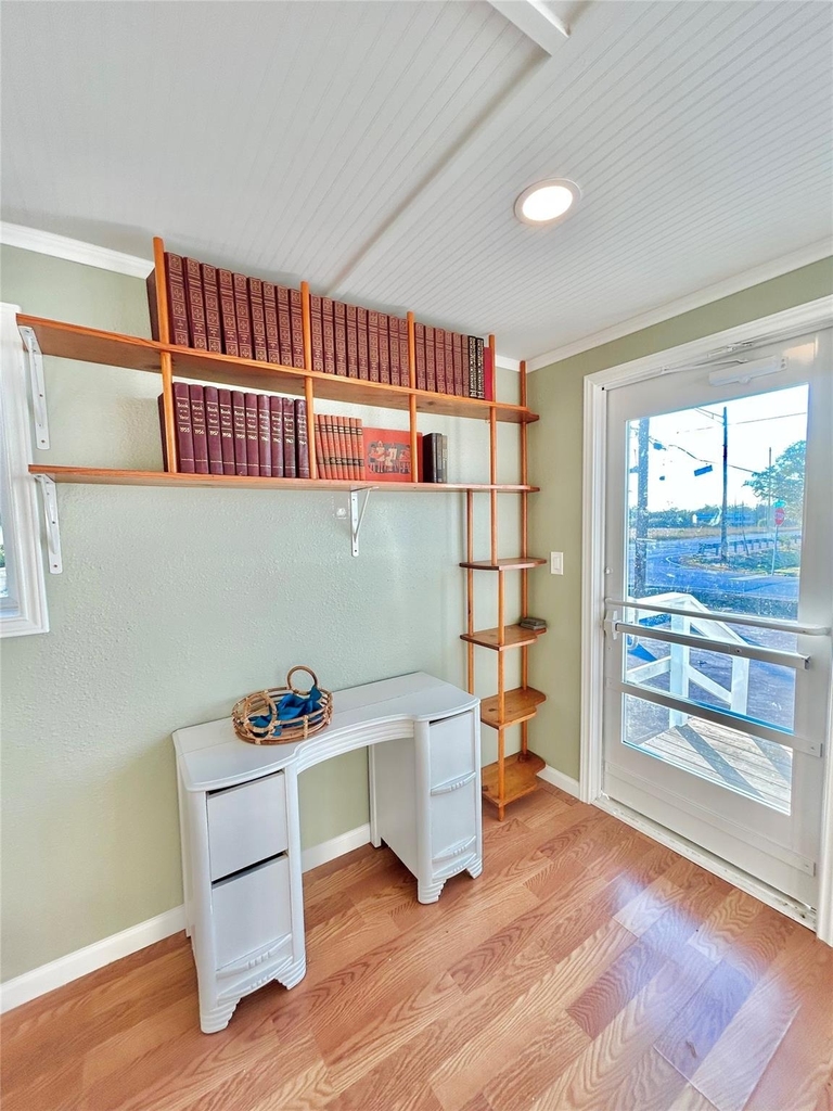 927 27th Street - Photo 8
