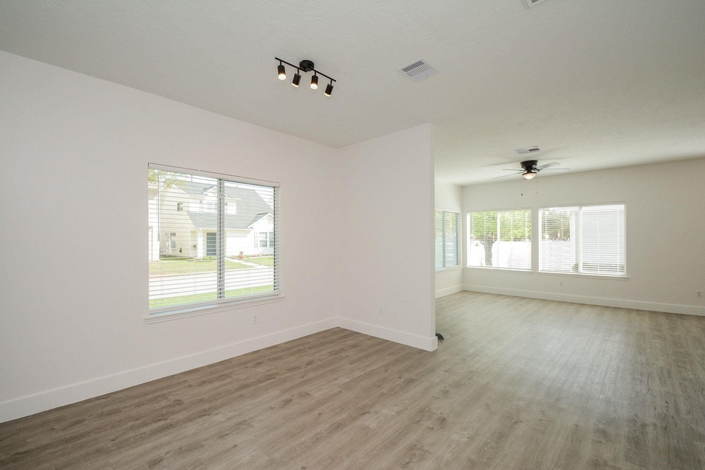 9939 Farrell Drive - Photo 14