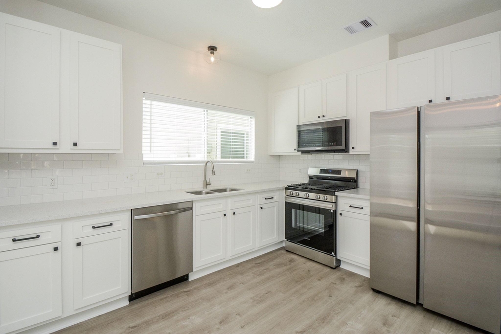 9939 Farrell Drive - Photo 6