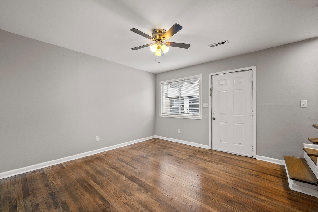 4689 Roswell Road - Photo 9