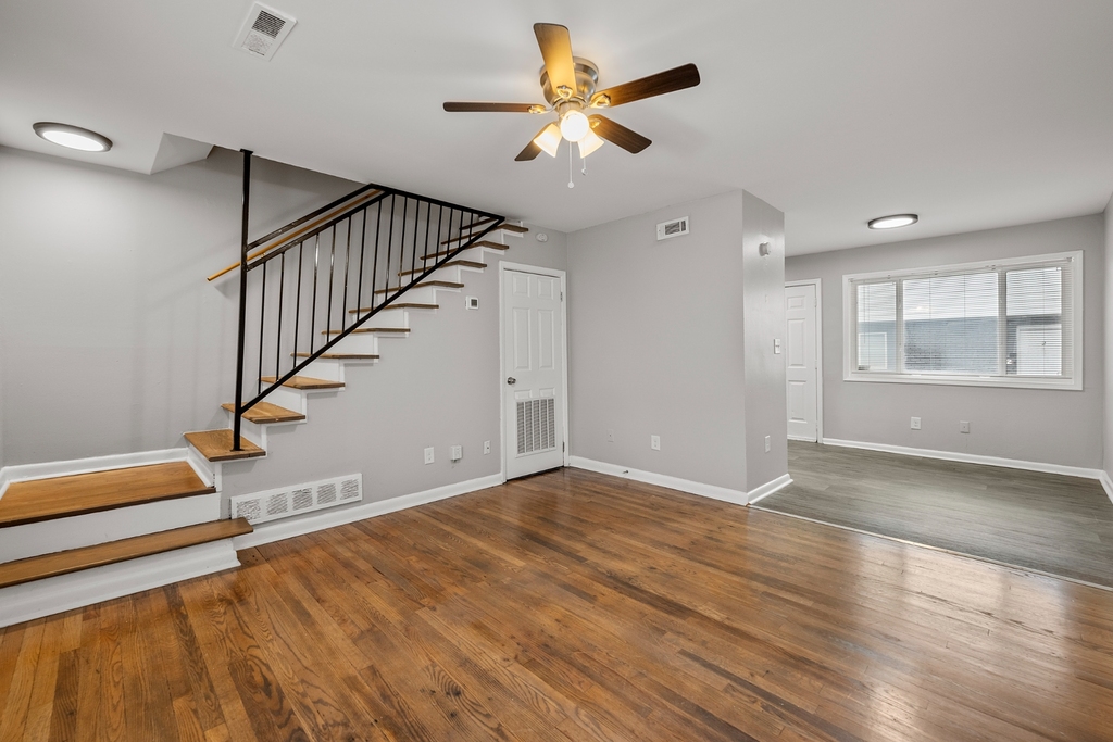 4689 Roswell Road - Photo 7