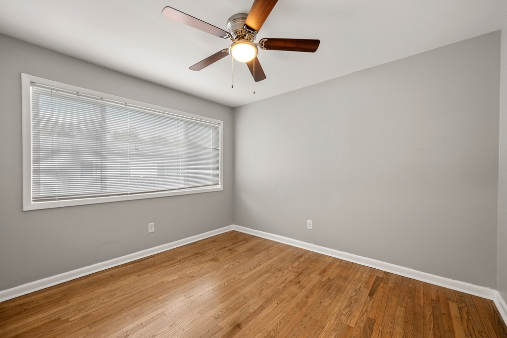 4689 Roswell Road - Photo 10