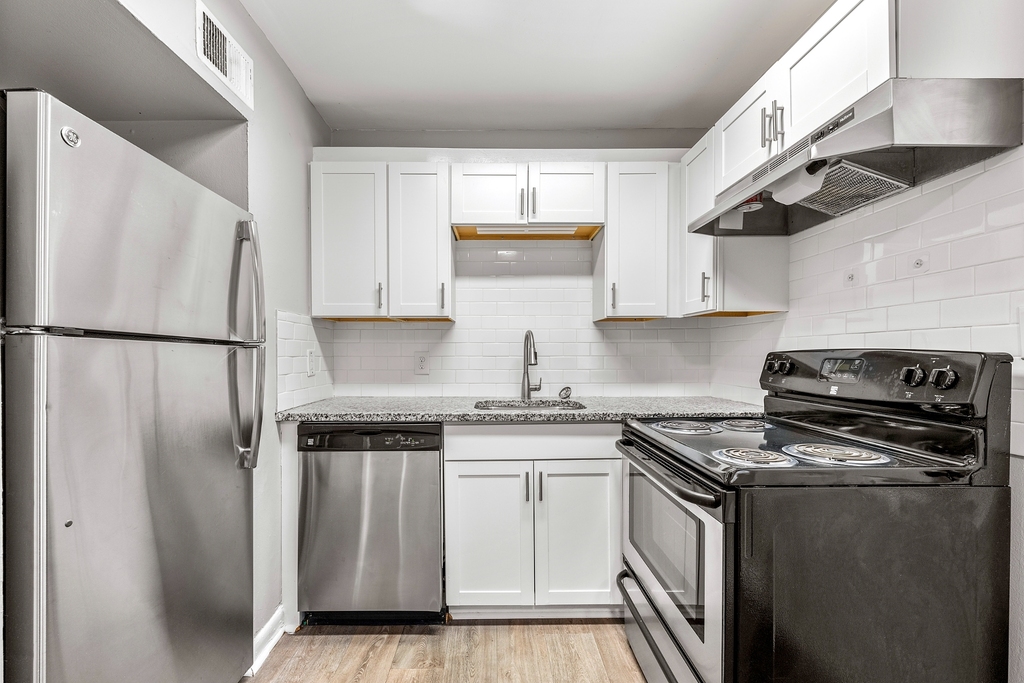 4689 Roswell Road - Photo 3
