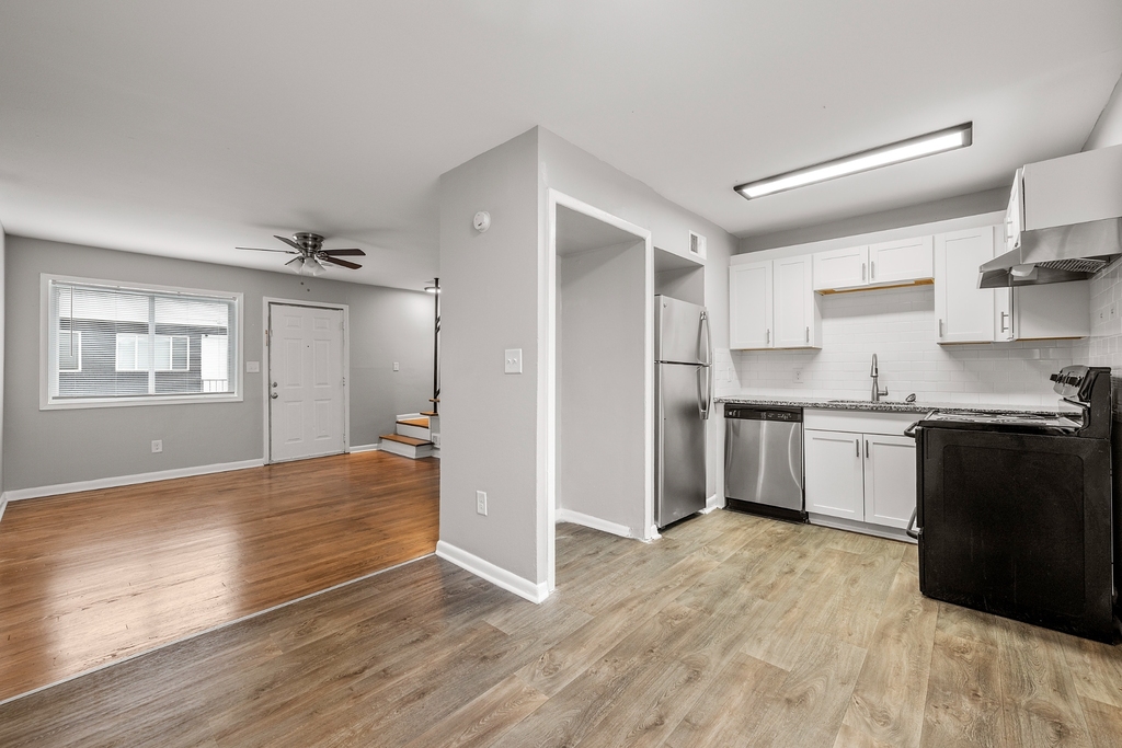 4689 Roswell Road - Photo 5