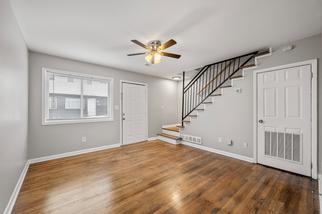 4689 Roswell Road - Photo 6