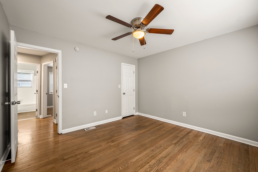 4689 Roswell Road - Photo 16