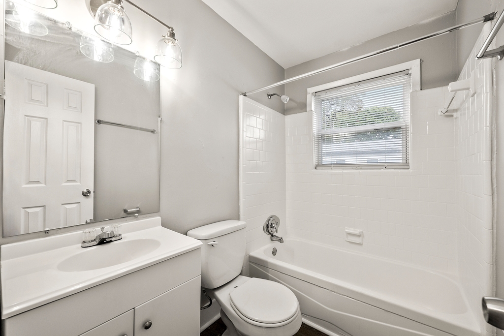 4689 Roswell Road - Photo 12