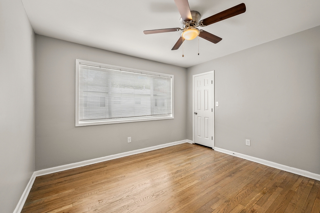 4689 Roswell Road - Photo 14