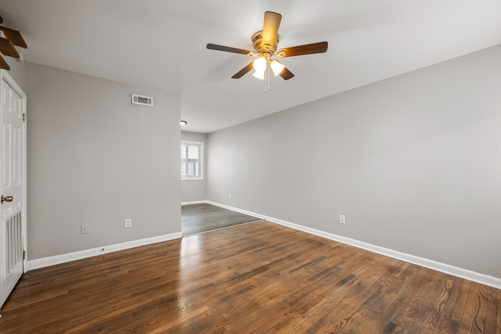 4689 Roswell Road - Photo 8