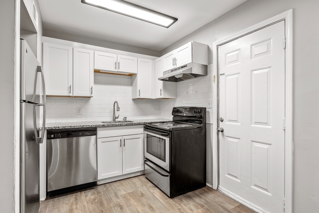 4689 Roswell Road - Photo 2