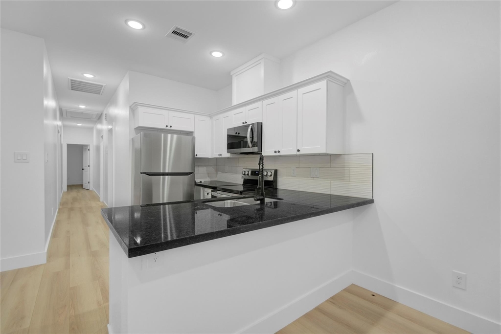 8412 Sunnyhill Street - Photo 7