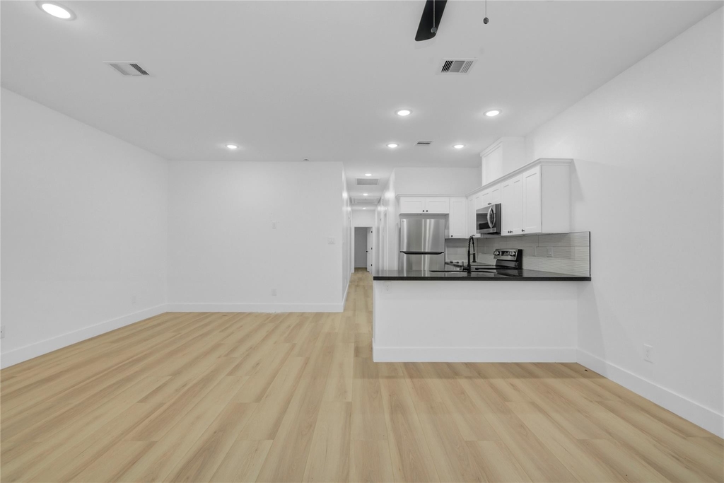 8412 Sunnyhill Street - Photo 4
