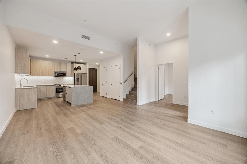 1 Riva Row - Photo 2