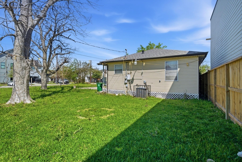 406 E 34th Street - Photo 9