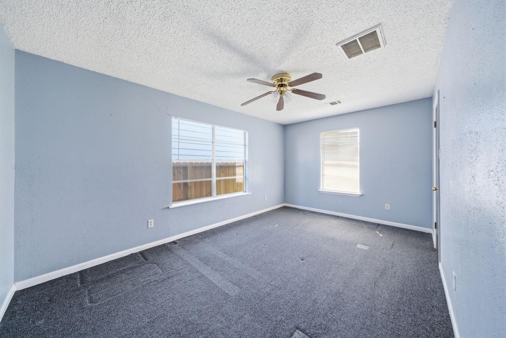 406 E 34th Street - Photo 6