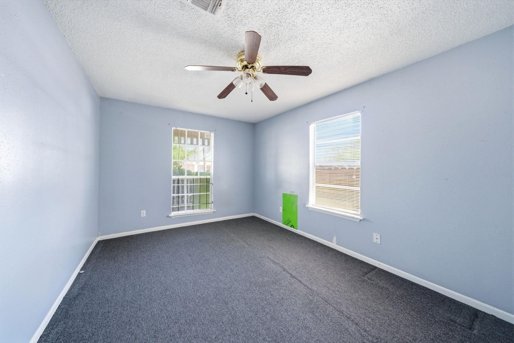 406 E 34th Street - Photo 5
