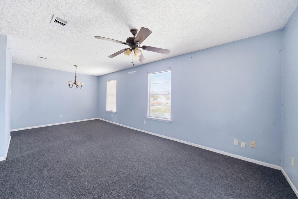 406 E 34th Street - Photo 4