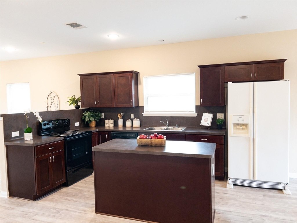 3986 Avenue B - Photo 4