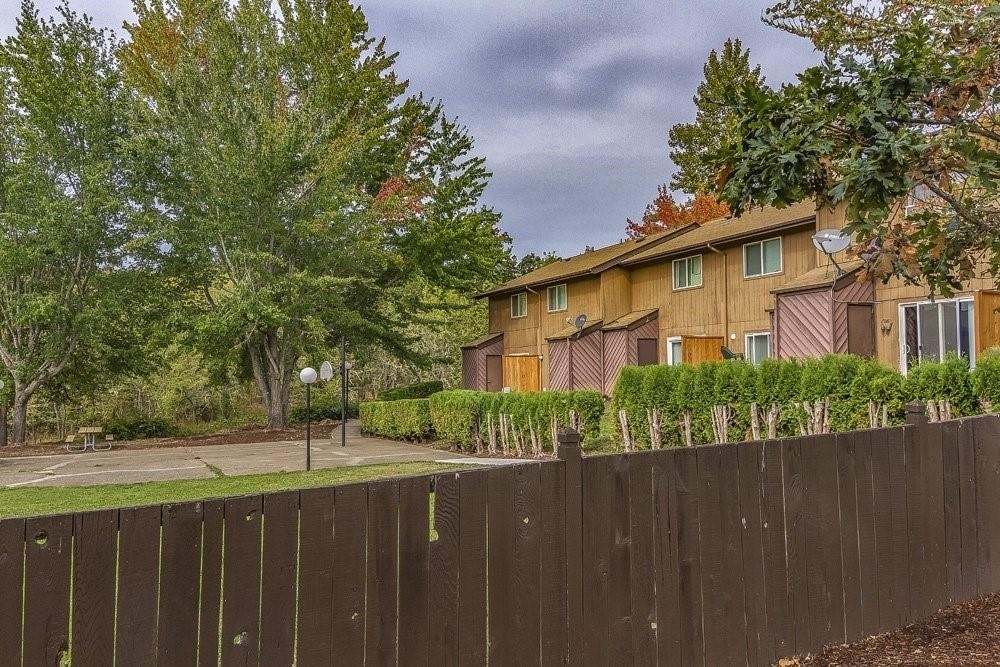 501 N Moss St - Photo 5