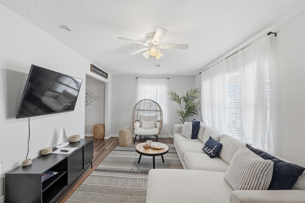 2311 56th Street - Photo 4