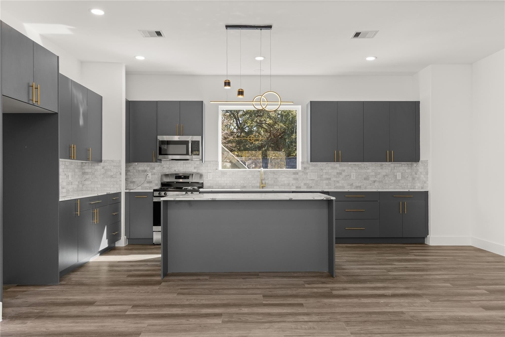 2709 Dennis Street - Photo 4
